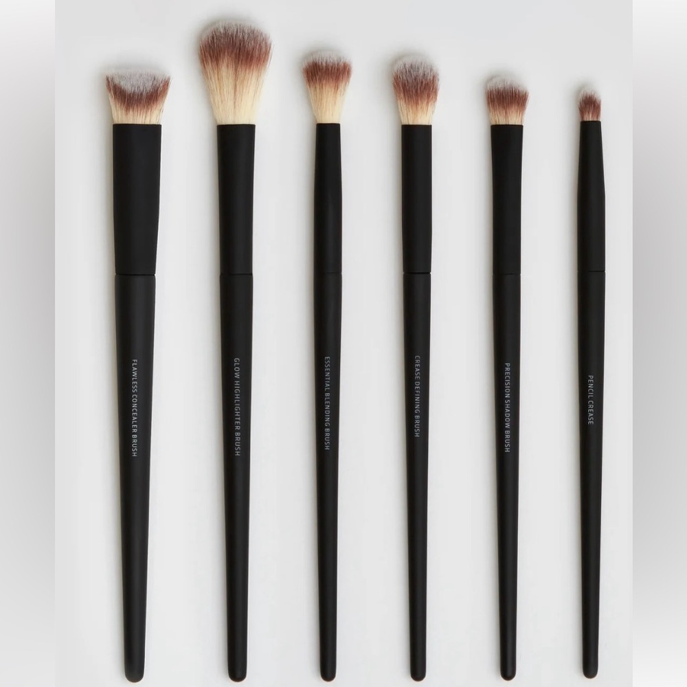 NIB! Lithe makeup brushes! Beauty at its best!